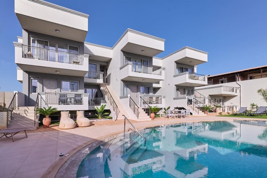 Superior Family Apartment W/Pool Dining Area Stavromenos Bagian luar foto